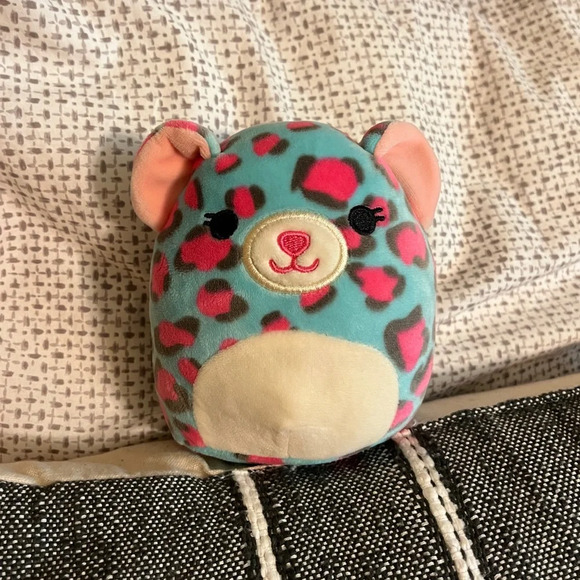 Chelsea The Spotted Leopard - Picture 1 of 3